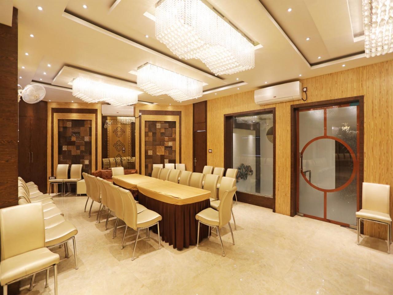 כלכותה Hotel Acme מראה חיצוני תמונה